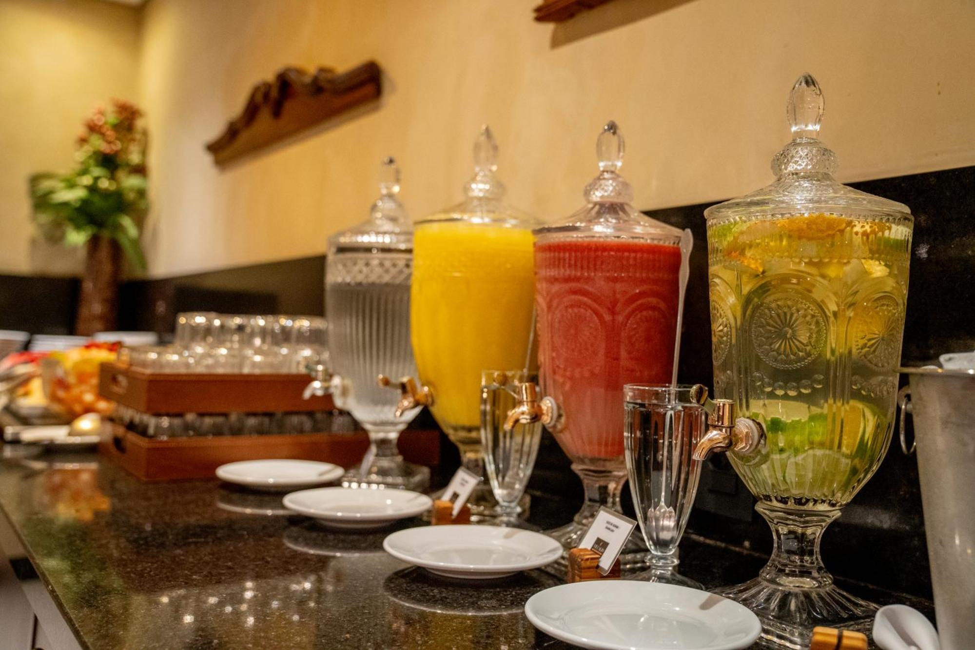 Hotel Luzeiros Recife Dış mekan fotoğraf A selection of non-alcoholic drinks