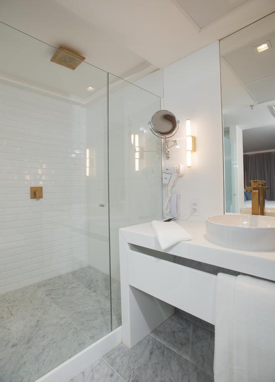 Hotel Luzeiros Recife Oda fotoğraf A shower enclosure