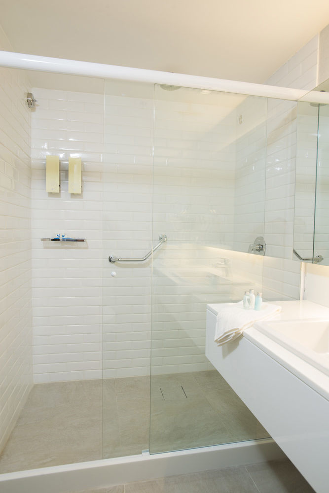 Hotel Luzeiros Recife Dış mekan fotoğraf A shower with a grab rail