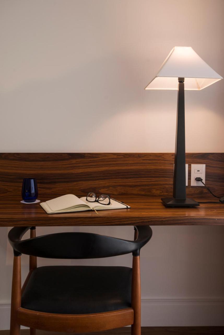 Hotel Luzeiros Recife Dış mekan fotoğraf A lamp on a desk